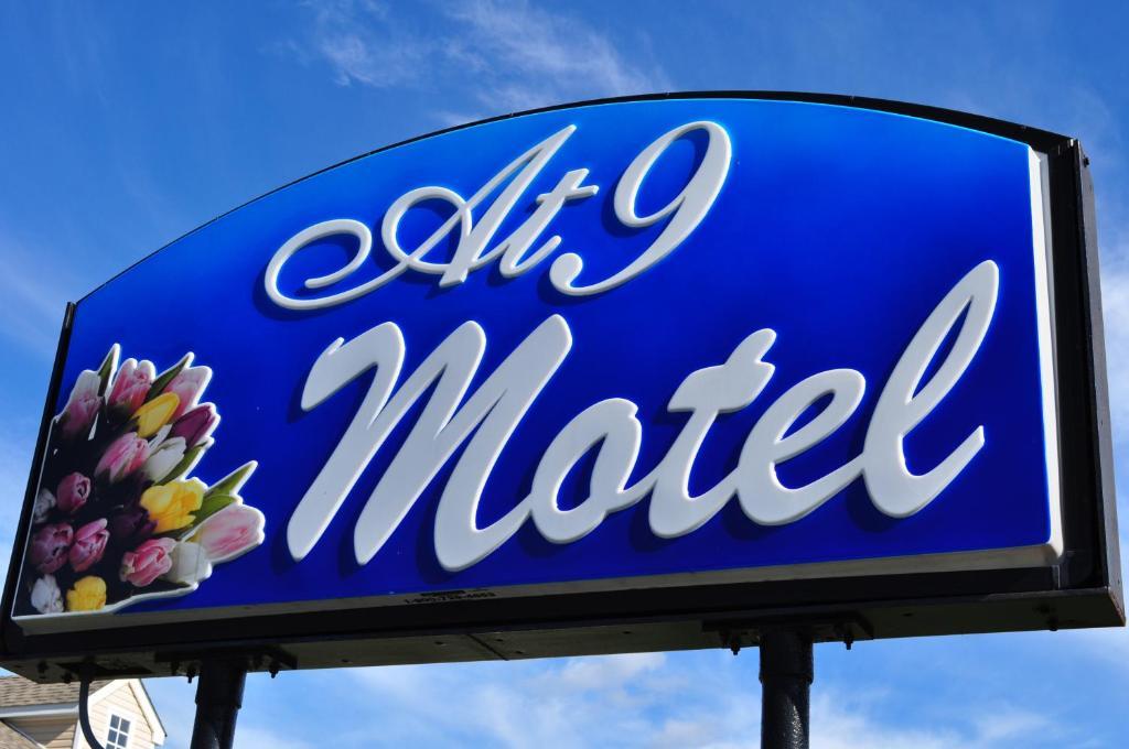 At 9 Motel Howell Kültér fotó
